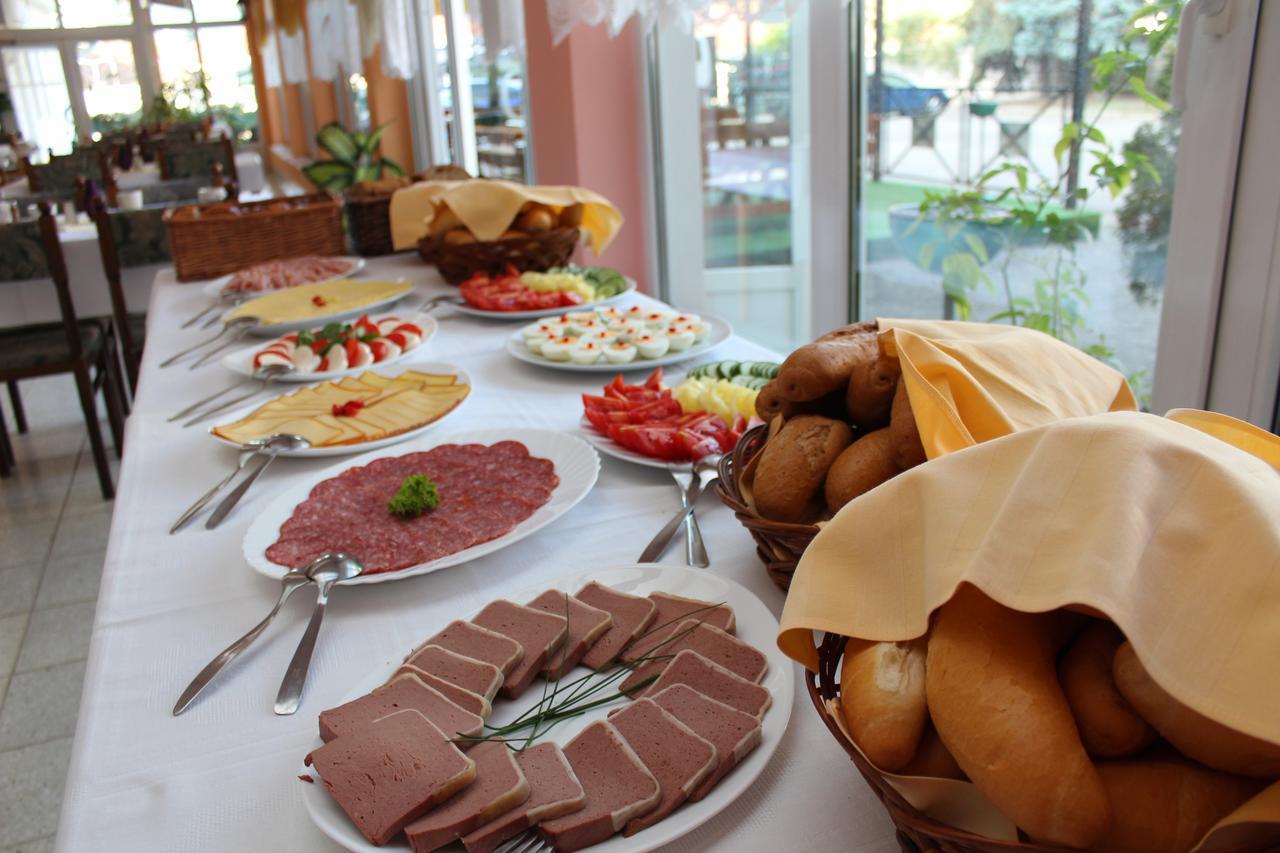 Hotel Kras Rožňava Zewnętrze zdjęcie