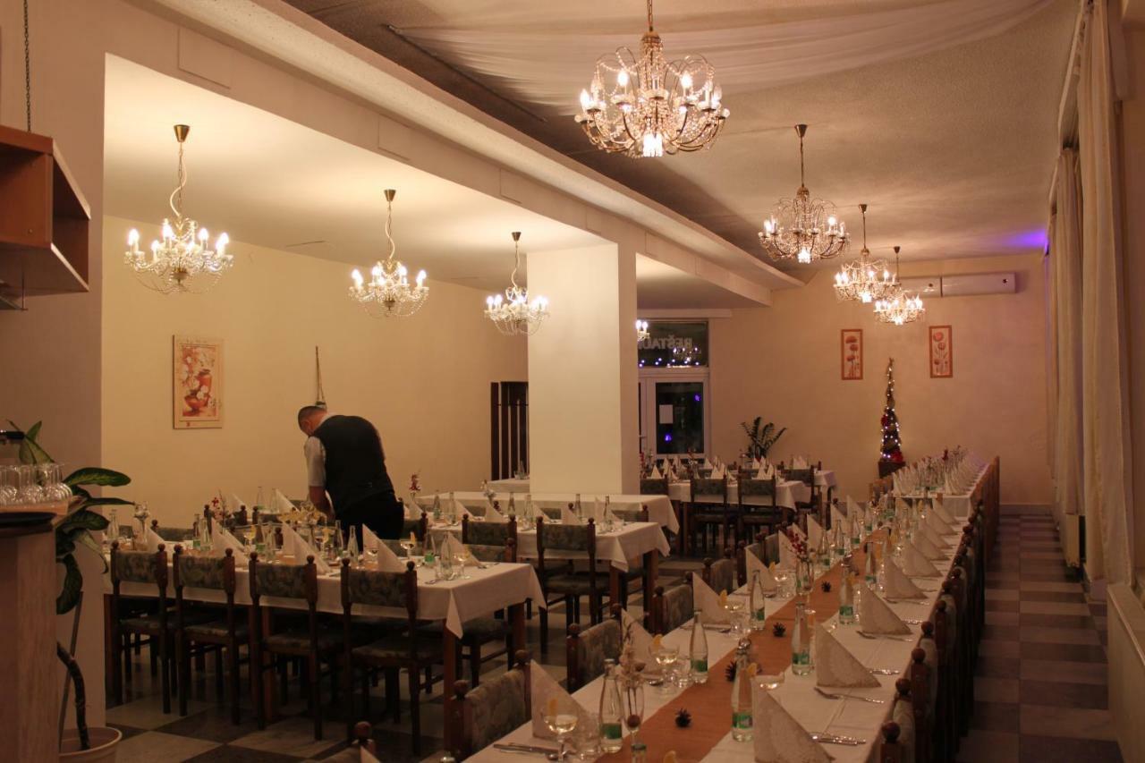 Hotel Kras Rožňava Zewnętrze zdjęcie