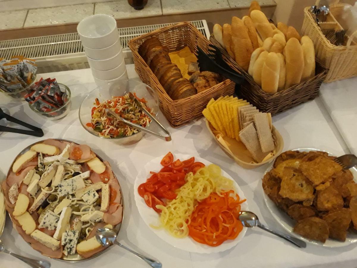 Hotel Kras Rožňava Zewnętrze zdjęcie